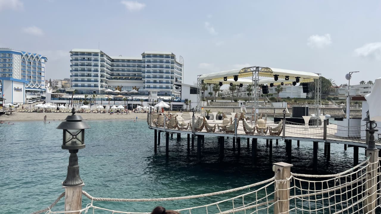 Strand Azura Deluxe Resort & Spa Hotel