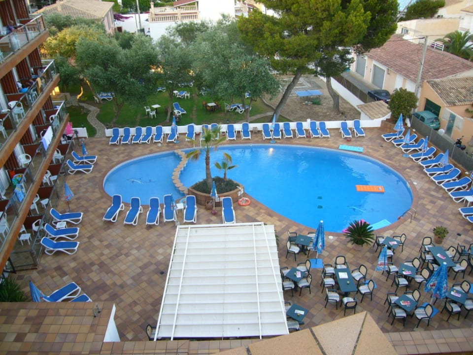 Der Pool/Innenbereich vom Dach fotofrafiert Hotel Clumba