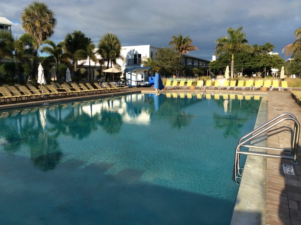 Pool Postcard Inn on the Beach