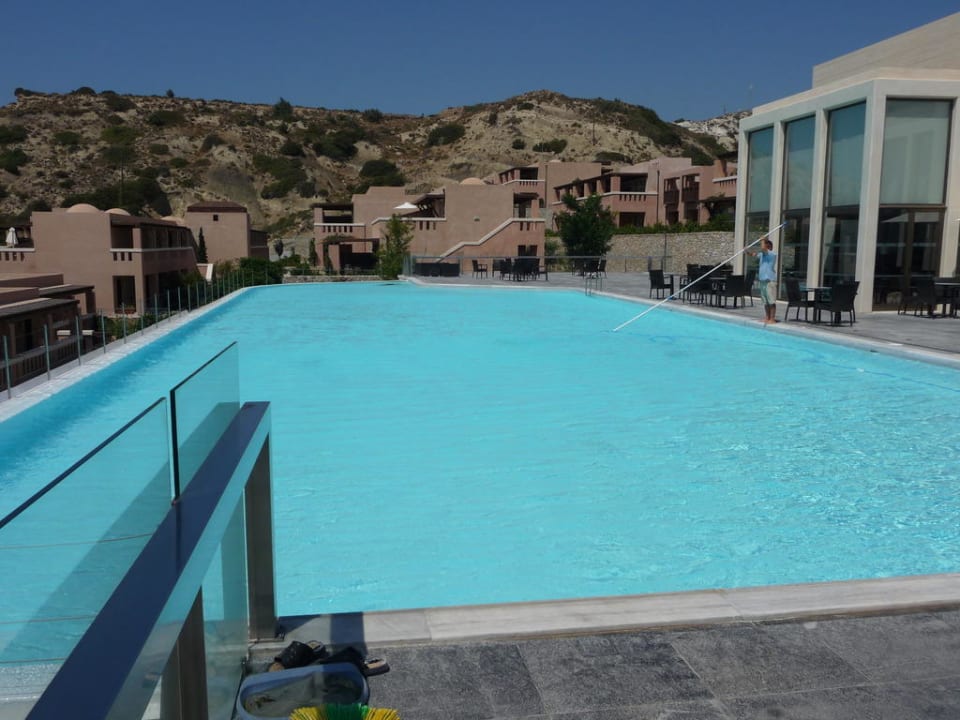 Pool beim Eingang, darf nicht benützt werden Atlantica Belvedere Resort