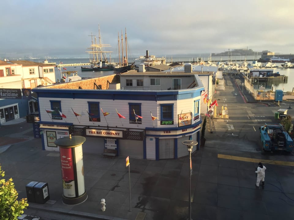 Blick auf Fishermans Wharf und Alcatraz Hotel Argonaut