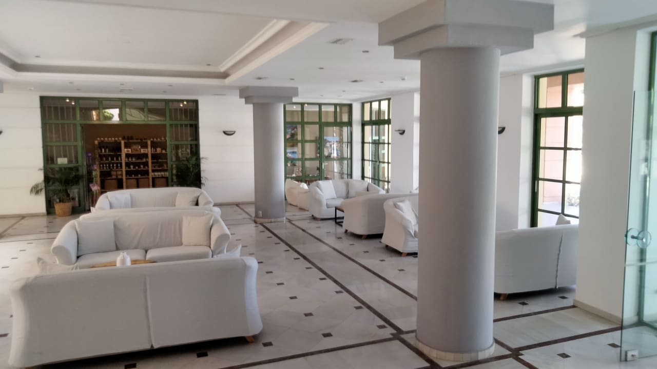 Lobby Hotel Samaina Inn