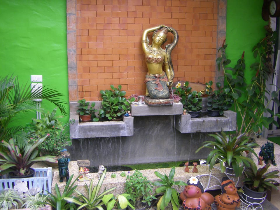 Brunnen Guesthouse Baanbaramee