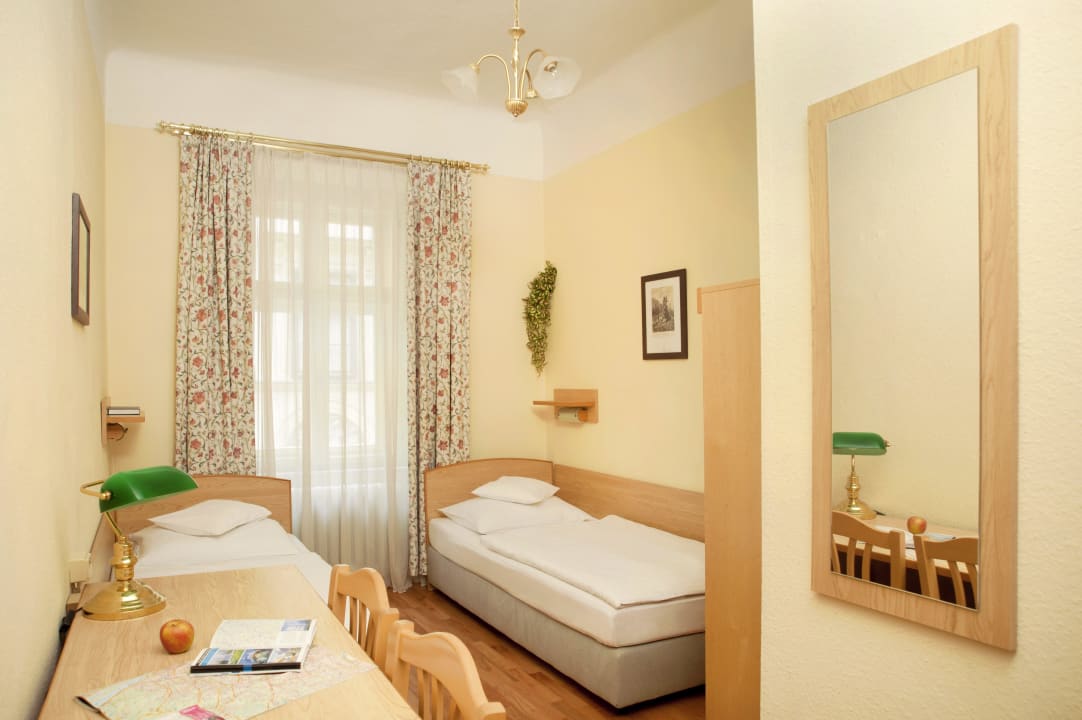 Zweibettzimmer / Twinbedroom Hotel Graf Stadion