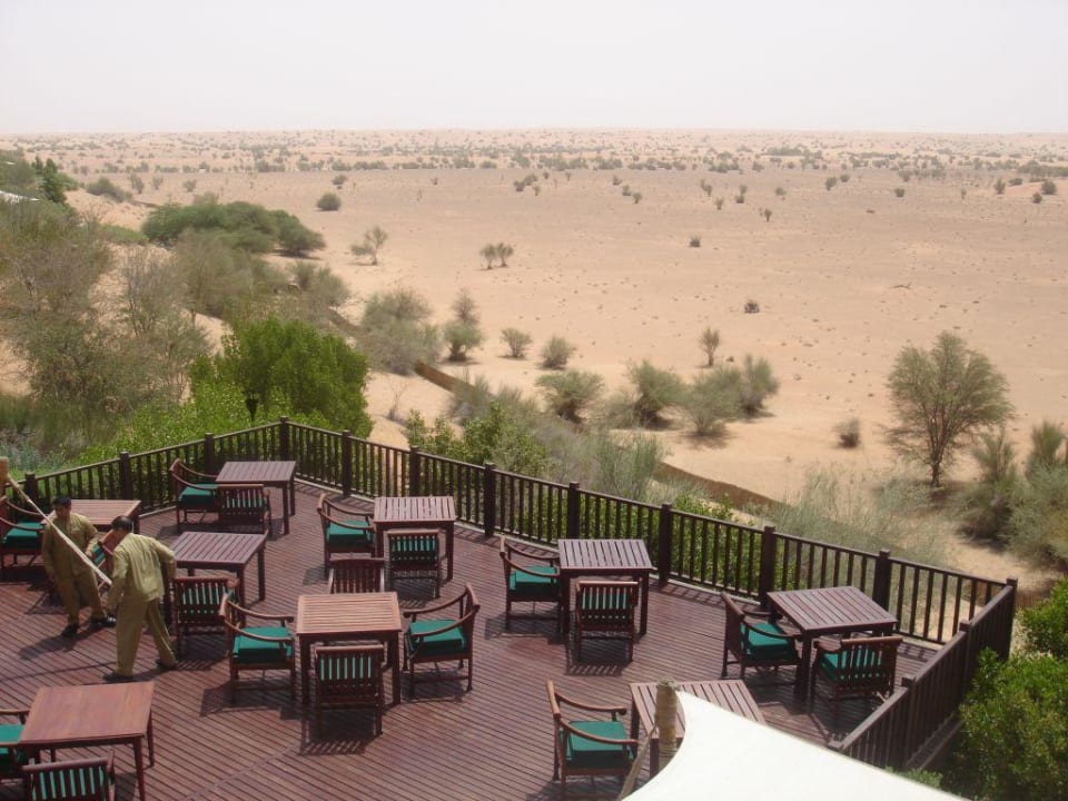 Die Terrasse des Restaurants. Al Maha, A Luxury Collection Desert Resort & Spa