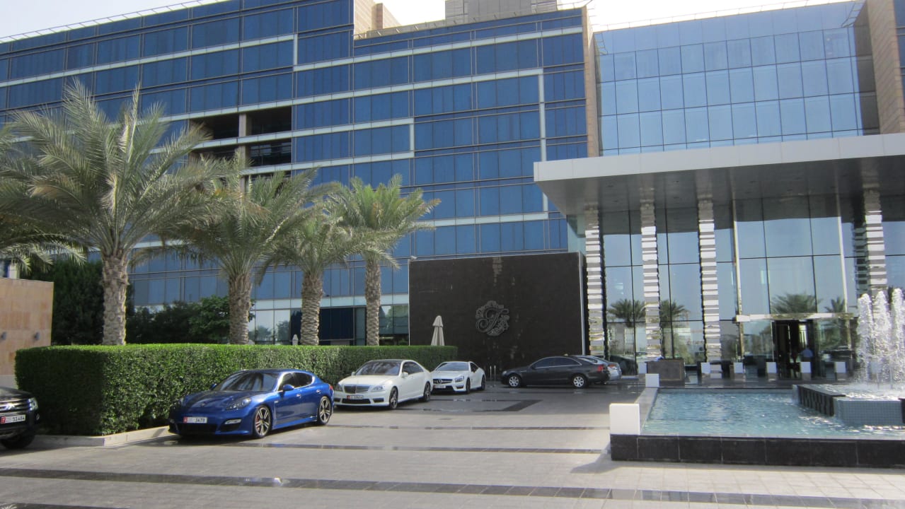 Hoteleingang vorne Fairmont Bab Al Bahr