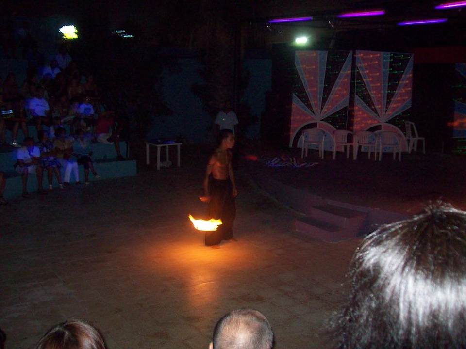 Spettacoli: il fachiro Hawai Beach Club