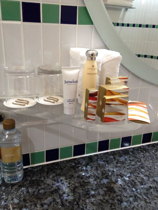 Gratis Lotion, Lippenbalsam usw. Jumeirah Beach Hotel