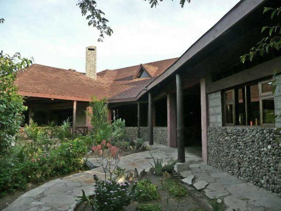 Außenansicht des Hauptgebäudes Mara Leisure Camp