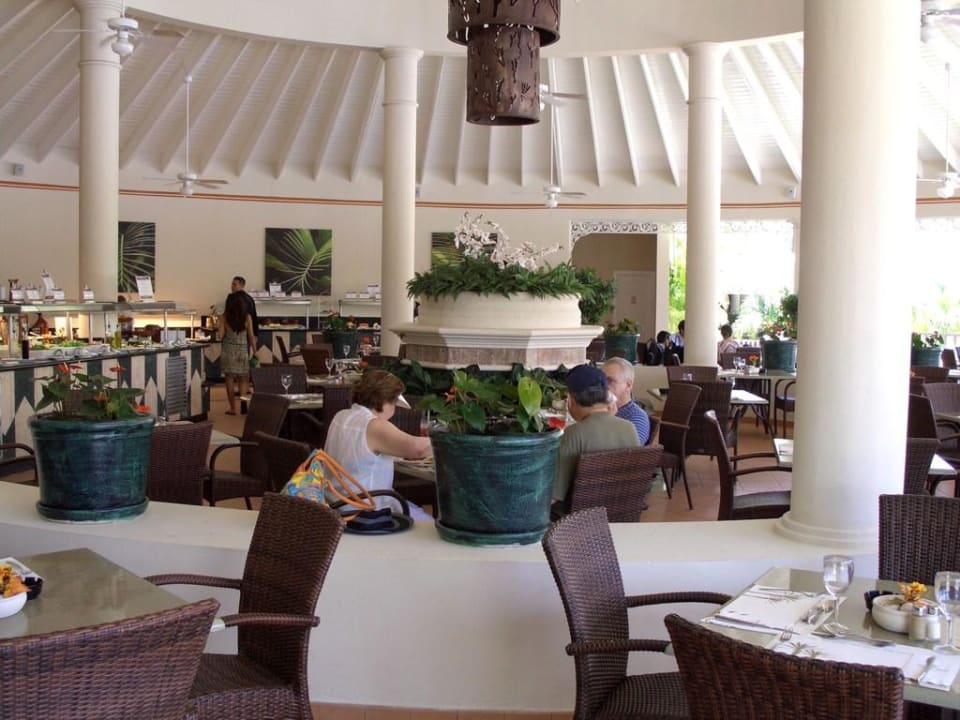 Offenes Restaurantpavillon am Pool Bahia Principe Luxury Esmeralda