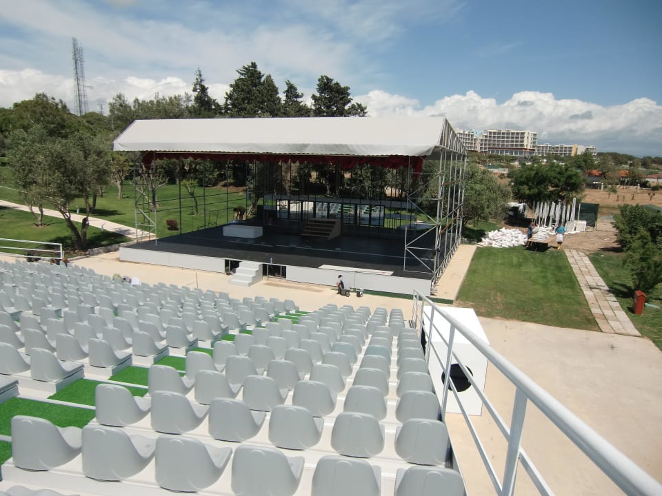 Blick auf die Animationsbühne Arcanus Hotels Sorgun