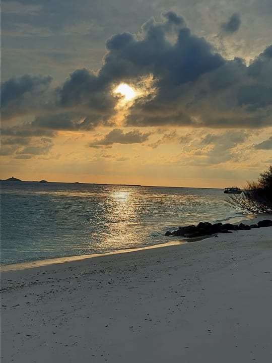 Strand Embudu Village