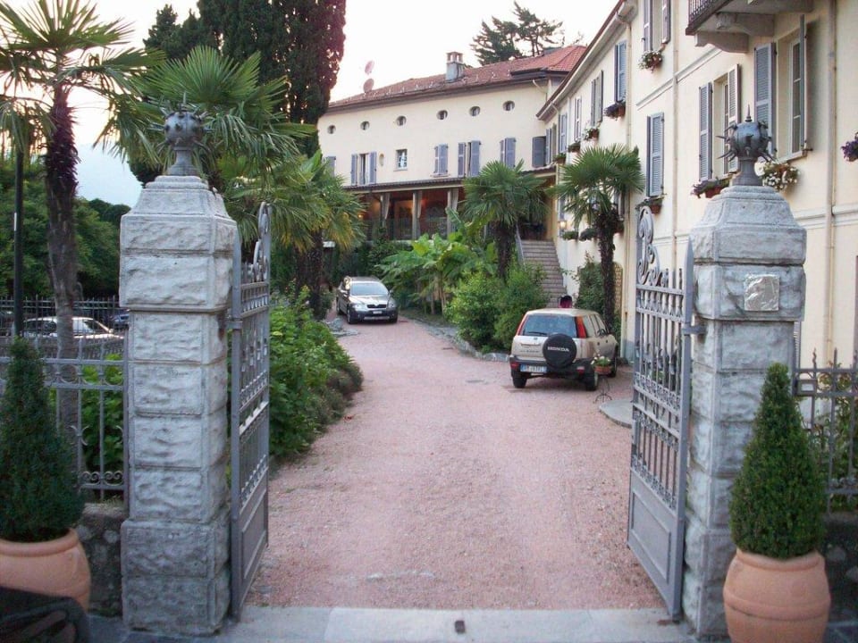 Einfahrt zum Hotel Relais Villa Porta
