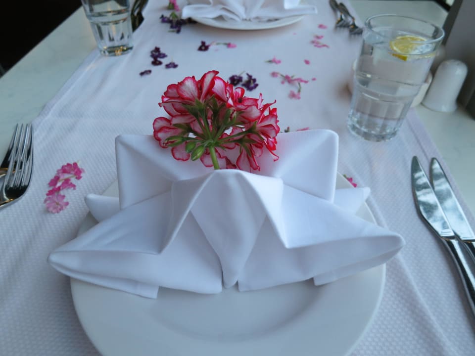 Mit Liebe dekorierter Tisch Crystal Paraiso Aqua Collection