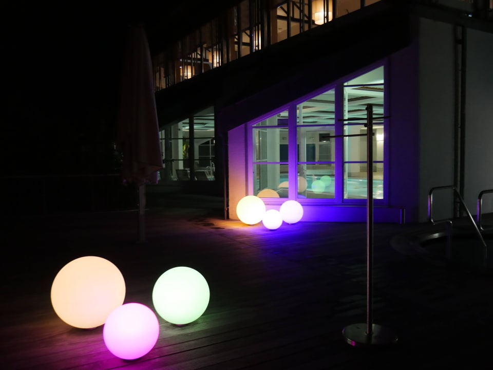 Blick auf das Schwimmbad bei Nacht Hapimag Resort Winterberg