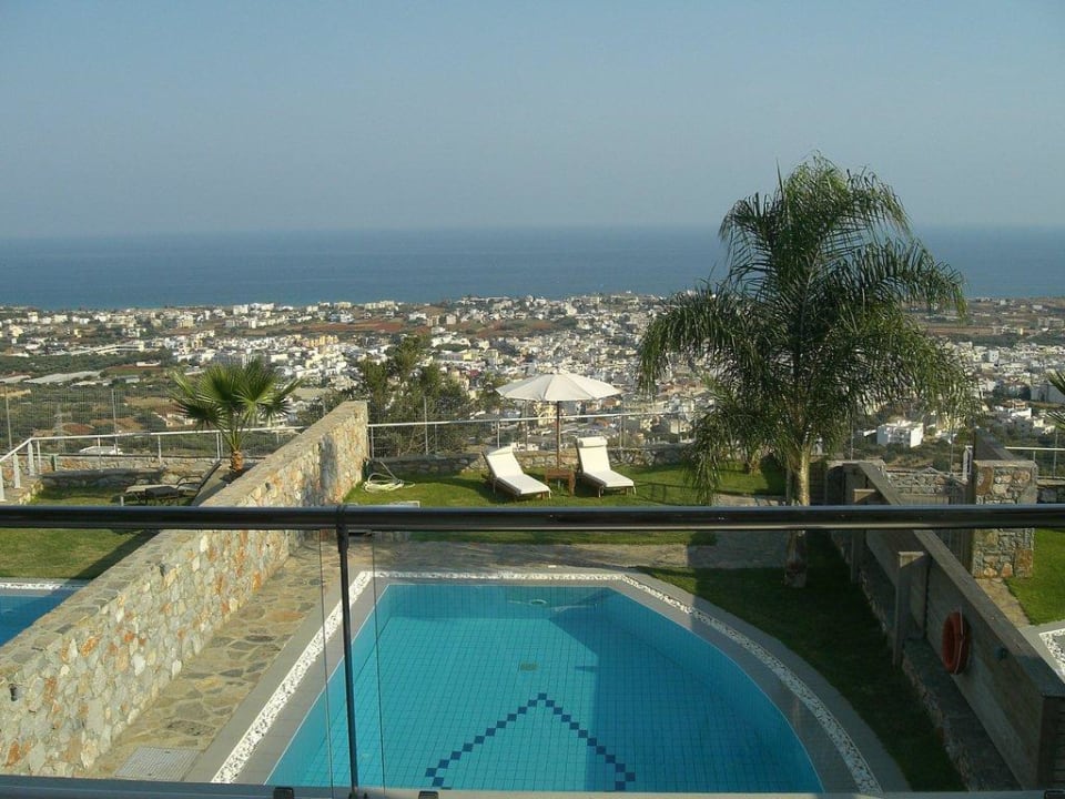 Aussicht vom Schlafzimmer The Noverian Scenic Crete 5 Star Hilltop Villa Resort & Spa