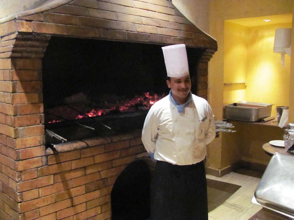 Hier wird gegrillt Pickalbatros Alf Leila Wa Leila Resort - Neverland Hurghada