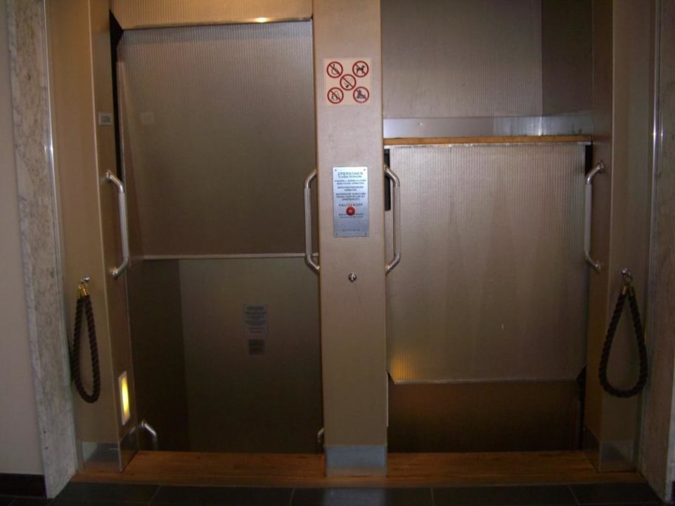 Paternoster-Aufzug Flemings Selection Hotel Frankfurt-City