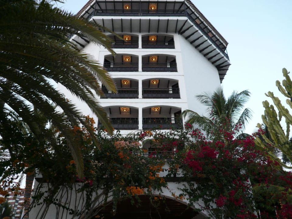 Der Turm des Hotels Hotel Parque Tropical