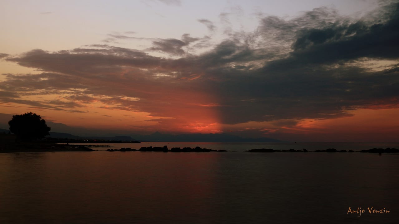 Sonnenuntergang am Strandr Hotel Serita Beach