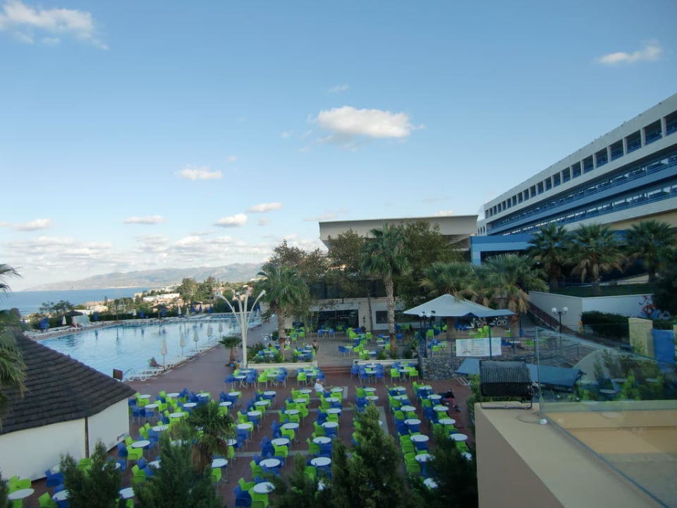 Blick zum Schwesterhotel Royal & Imperial Belvedere Resort