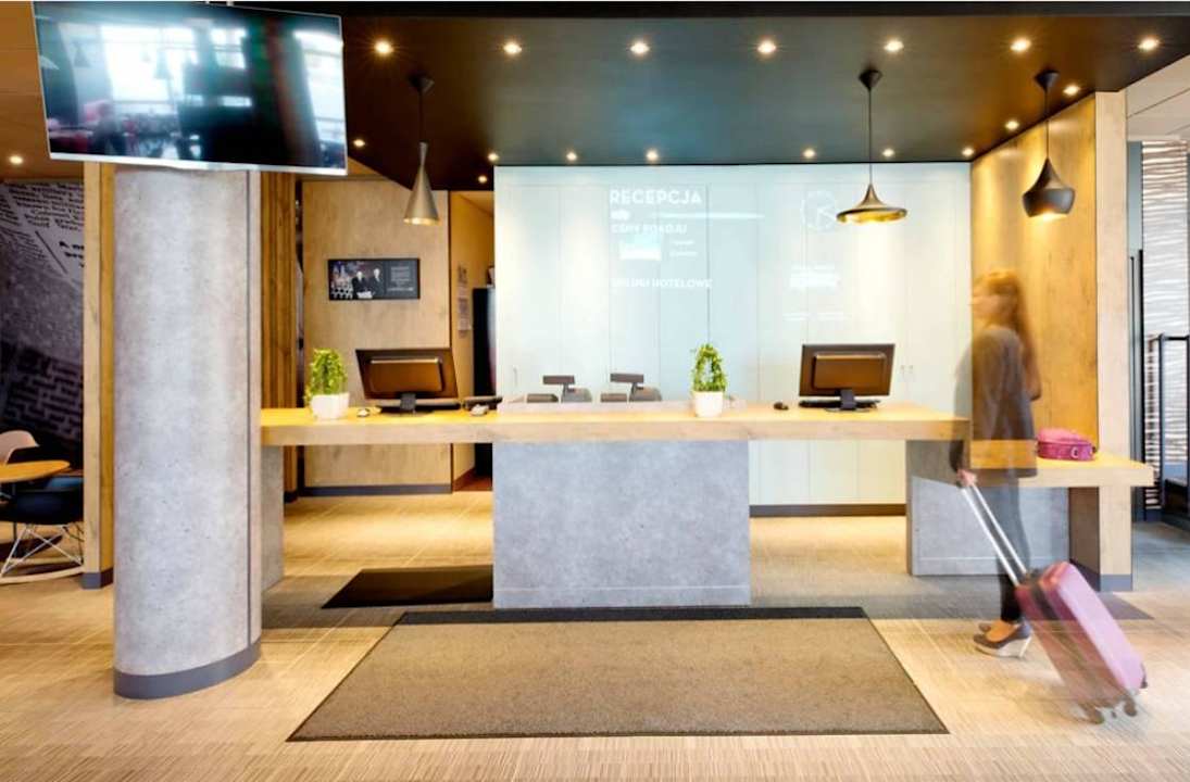 Recepcja hotelowa Hotel Ibis Ostrobramska