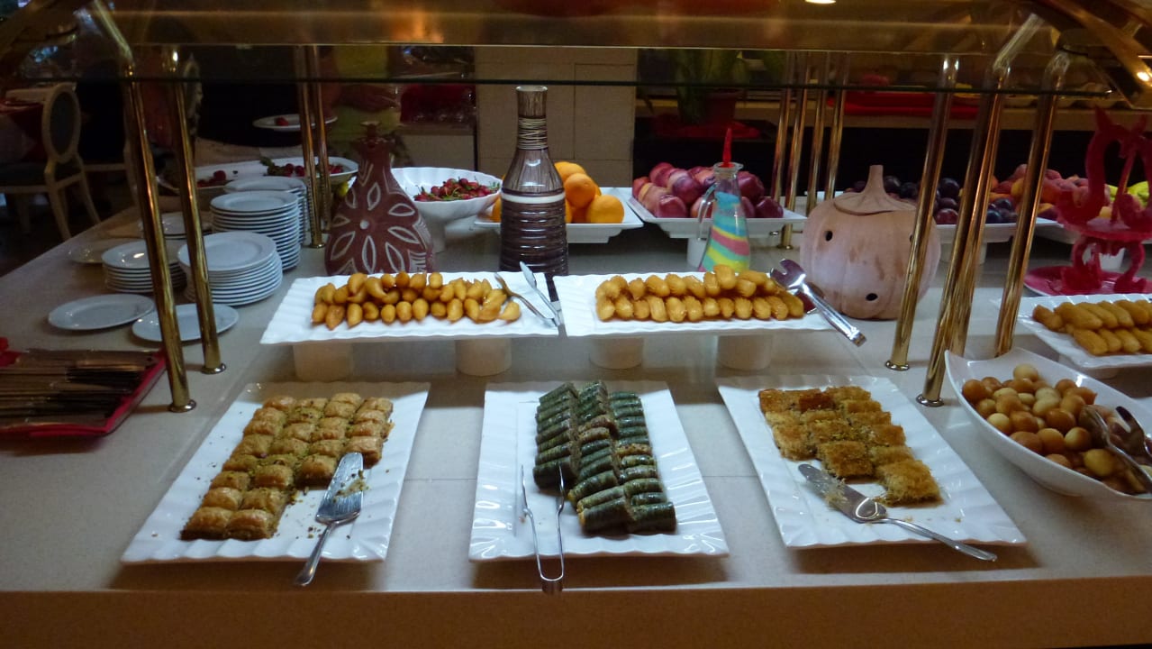 Viele, leckere Sachen, von Hüftgold bis gesund Seamelia Beach Resort