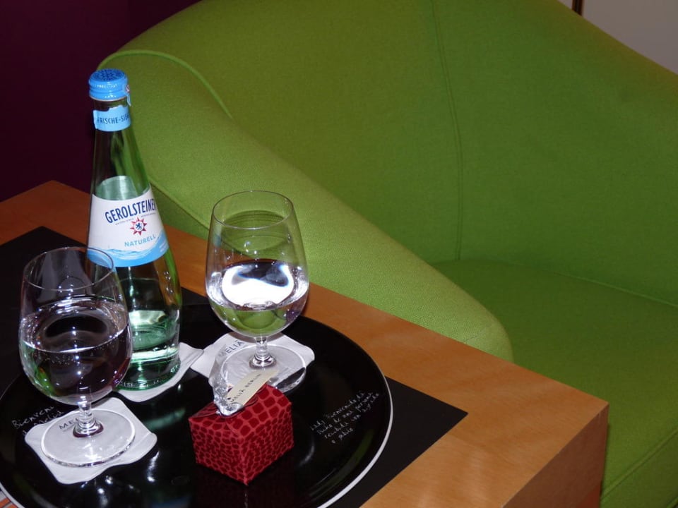 1 Wasser täglich inkl. - Level-Room Meliá Berlin