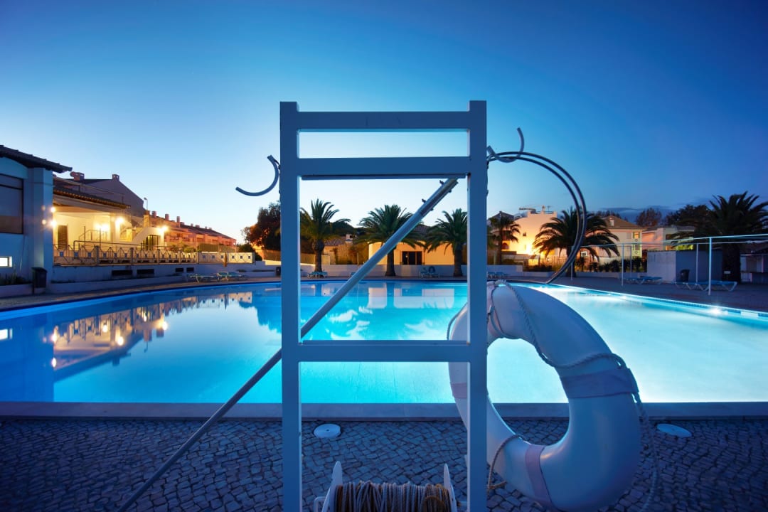 Pool Golden Club Cabanas