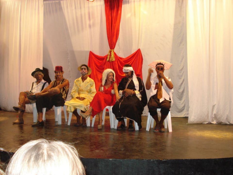 Die Animateure im " Einsatz " Royal Atlantis Beach Hotel