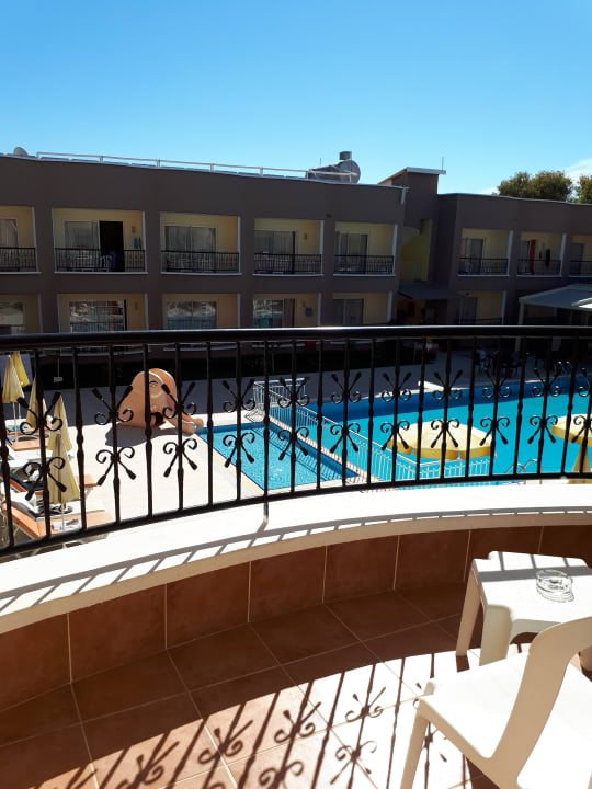 Zimmer Sayanora Hotel