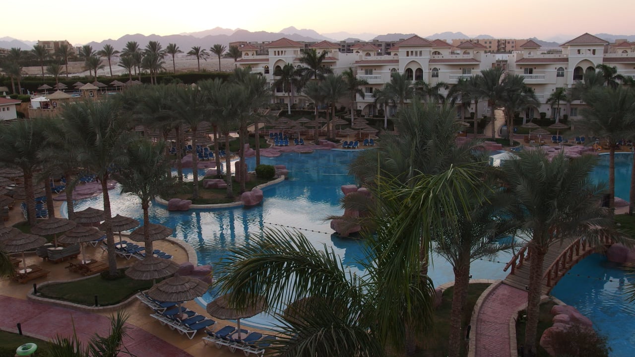 Widok na basen Hotel Tropicana Azure Club