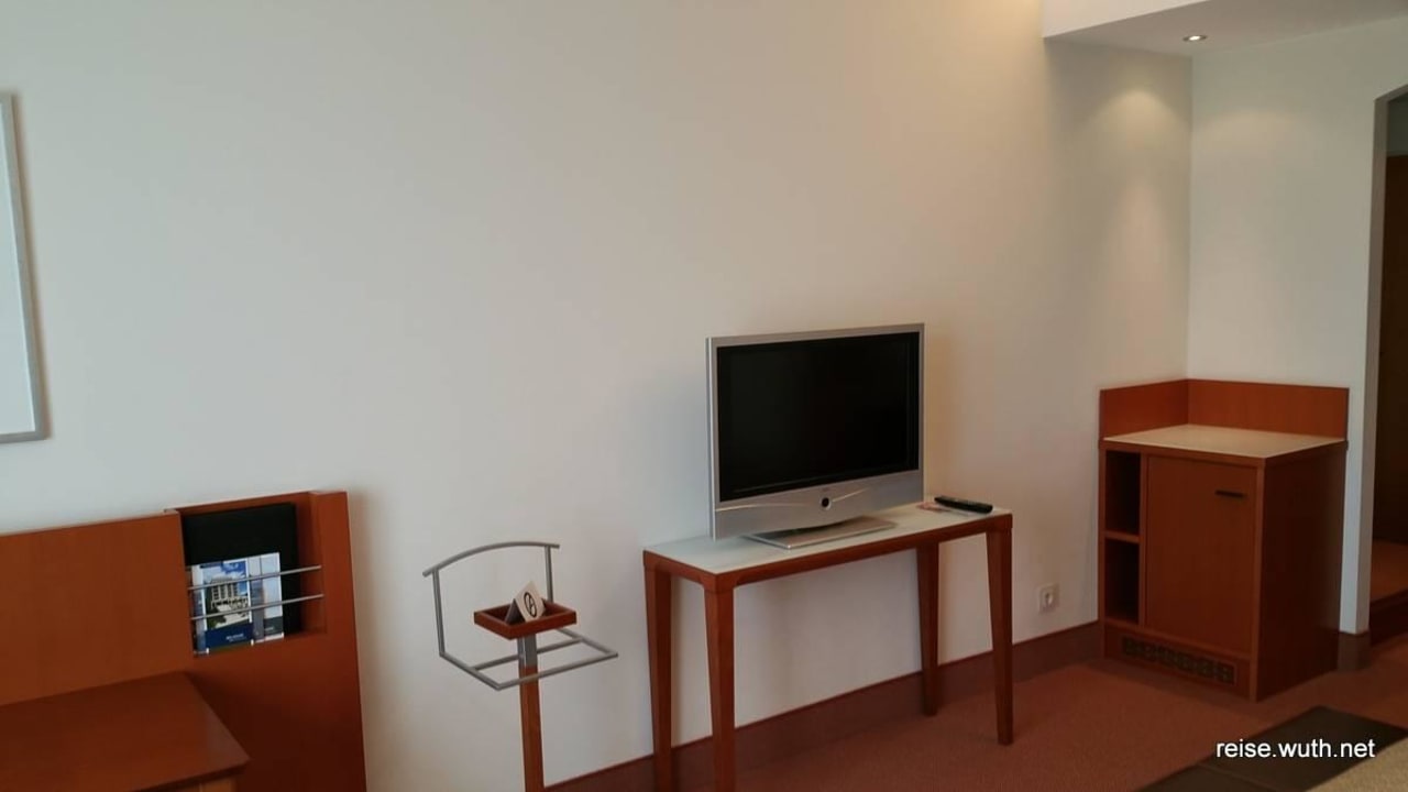 TV und Mini Bar ATLANTIC Hotel Wilhelmshaven
