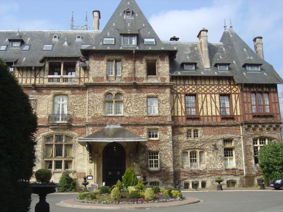 L'entrée principale Hotel Chateau de Montvillargenne