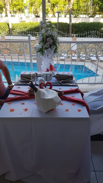 Gastro Side Royal Paradise Hotel