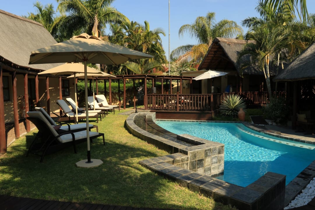 Pool La Lechere Guest House