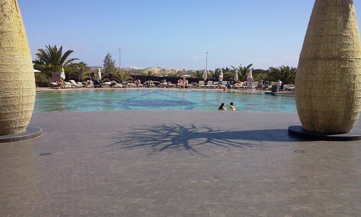 Halbrunder Pool für Erwachsene Lopesan Baobab Resort