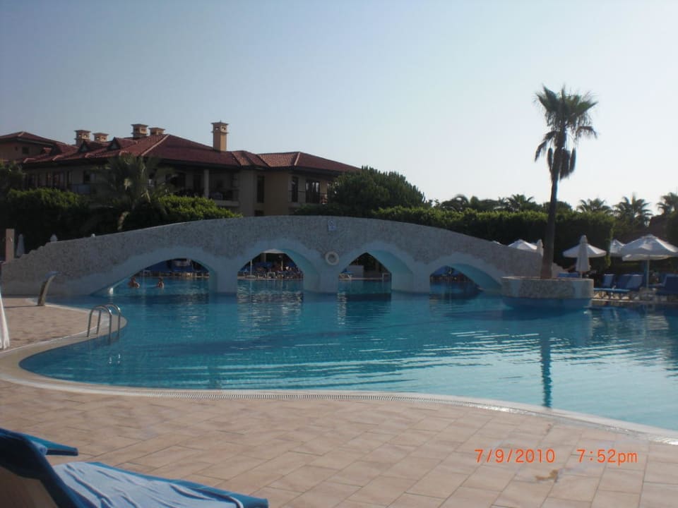 Abendansicht vom Pool Club Grand Side