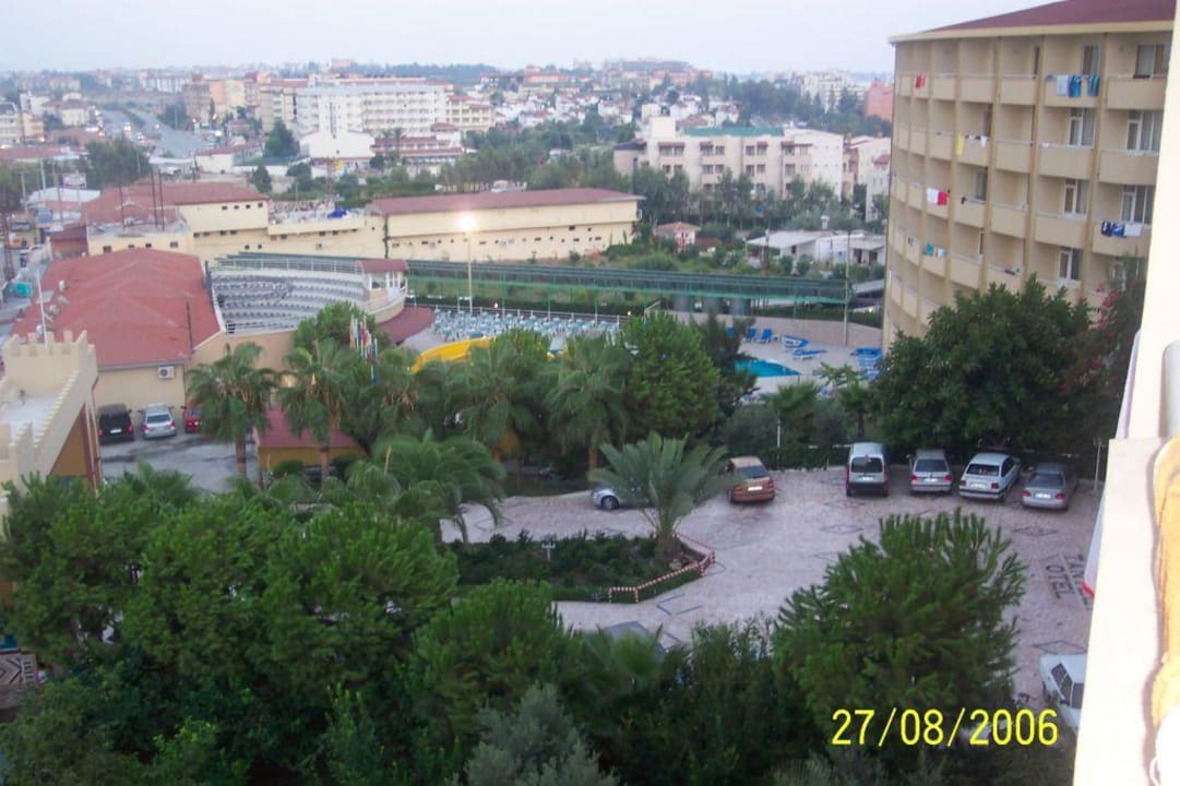 Blick aus unserem Hotelzimmer (Straßenseite) Side Alegria Hotel & Spa - Adults only +16