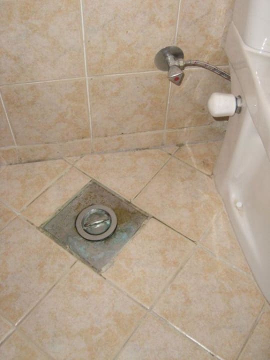 Versiffter Bad-Boden Ghazala Gardens