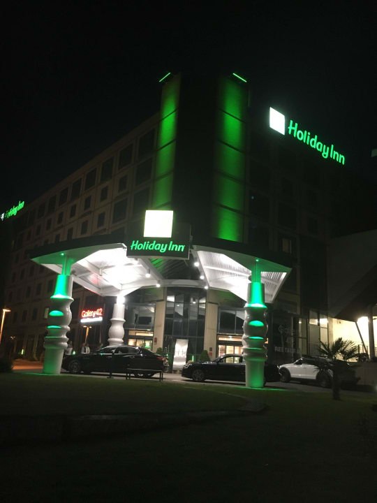 Eingang Hotel Holiday Inn G.C. Dijon