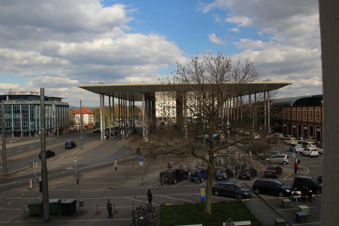 Blick vom Zimmer auf den Busbahnhof Best Western Hotel Kurfürst Wilhelm I