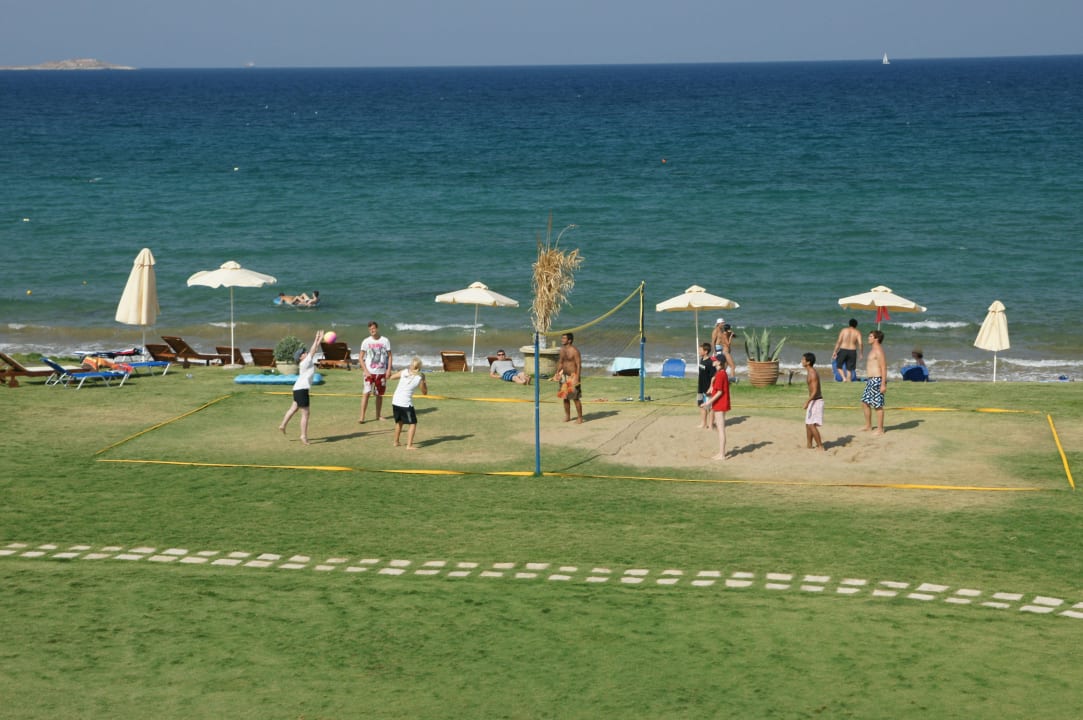Teens Club beim Sport am Nachmittag Kiani Beach Resort Family All Inclusive