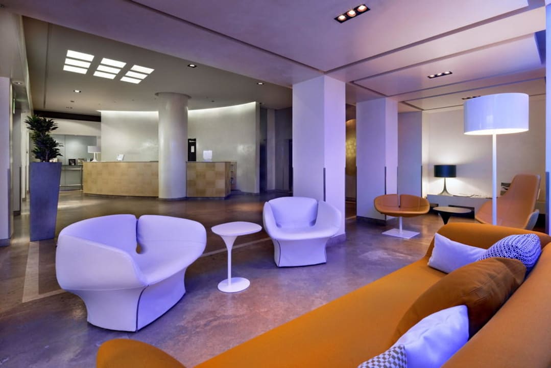 Reception Hotel Una Tocq