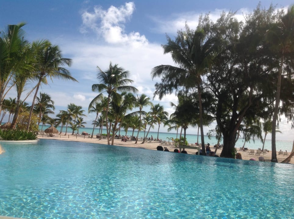 Blick vom Pool zum Meer  Secrets Cap Cana Resort & Spa - Adults only