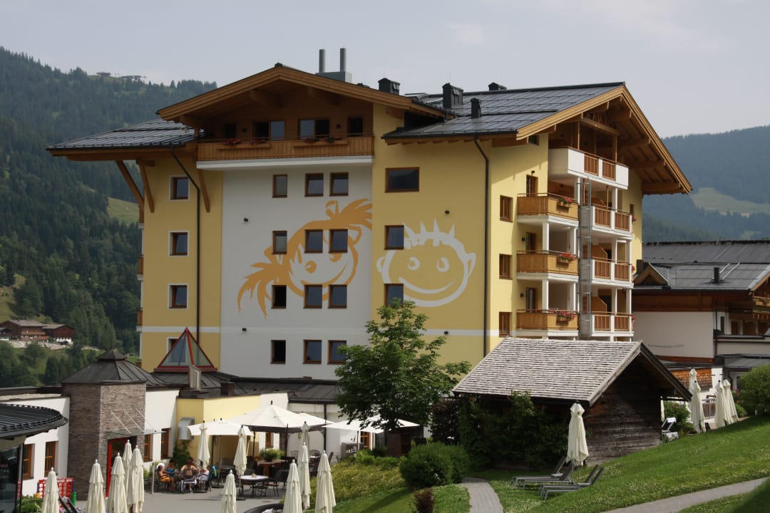 Blick von einem der zwei Spielplätze Familienresort Ellmauhof – das echte All Inclusive