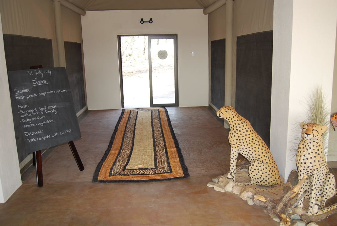 Entrance  Cheetah Paw Eco Lodge