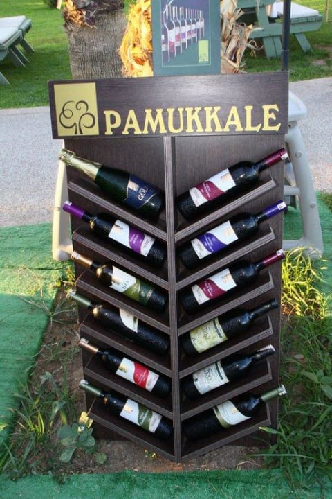 Weinregal vom Corner Grill Megasaray Club Belek