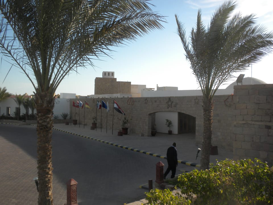 Eingang zum Hotel Fort Arabesque Resort, Spa & Villas