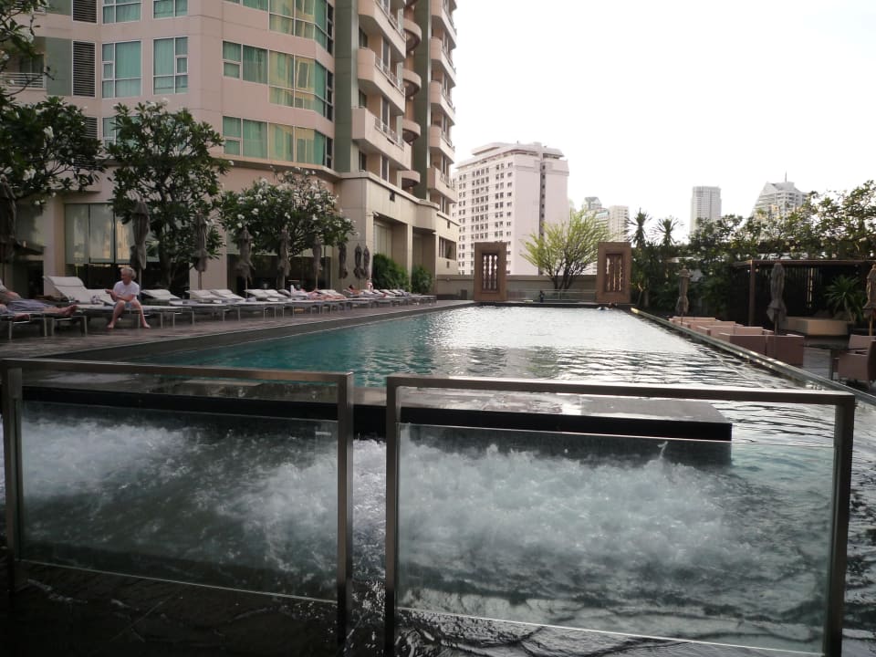 Pool JC Kevin Sathorn Bangkok Hotel